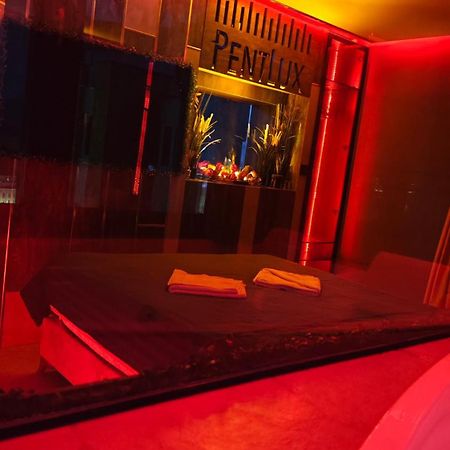 Smart Luxury Penthouse Suites - Private Sauna, Hot-Tub, Home Cinema At The Best Location In سكوبجي المظهر الخارجي الصورة