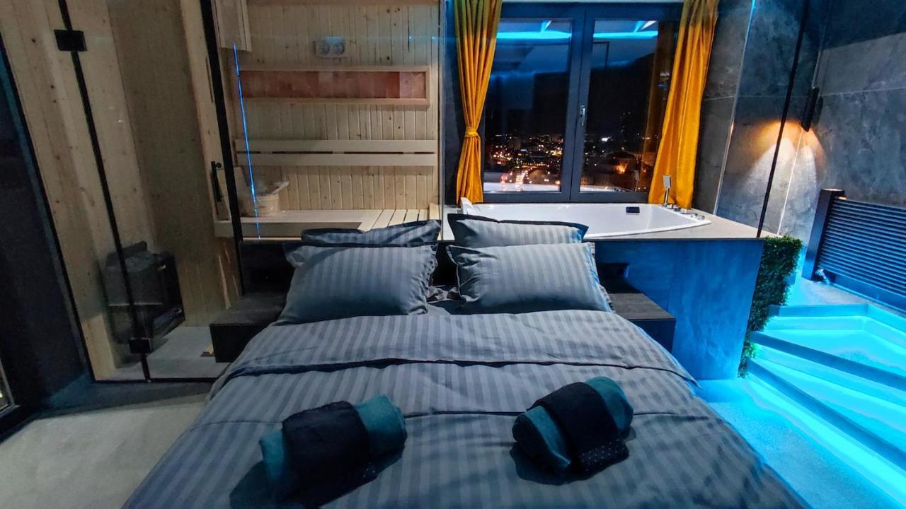 Smart Luxury Penthouse Suites - Private Sauna, Hot-Tub, Home Cinema At The Best Location In سكوبجي المظهر الخارجي الصورة