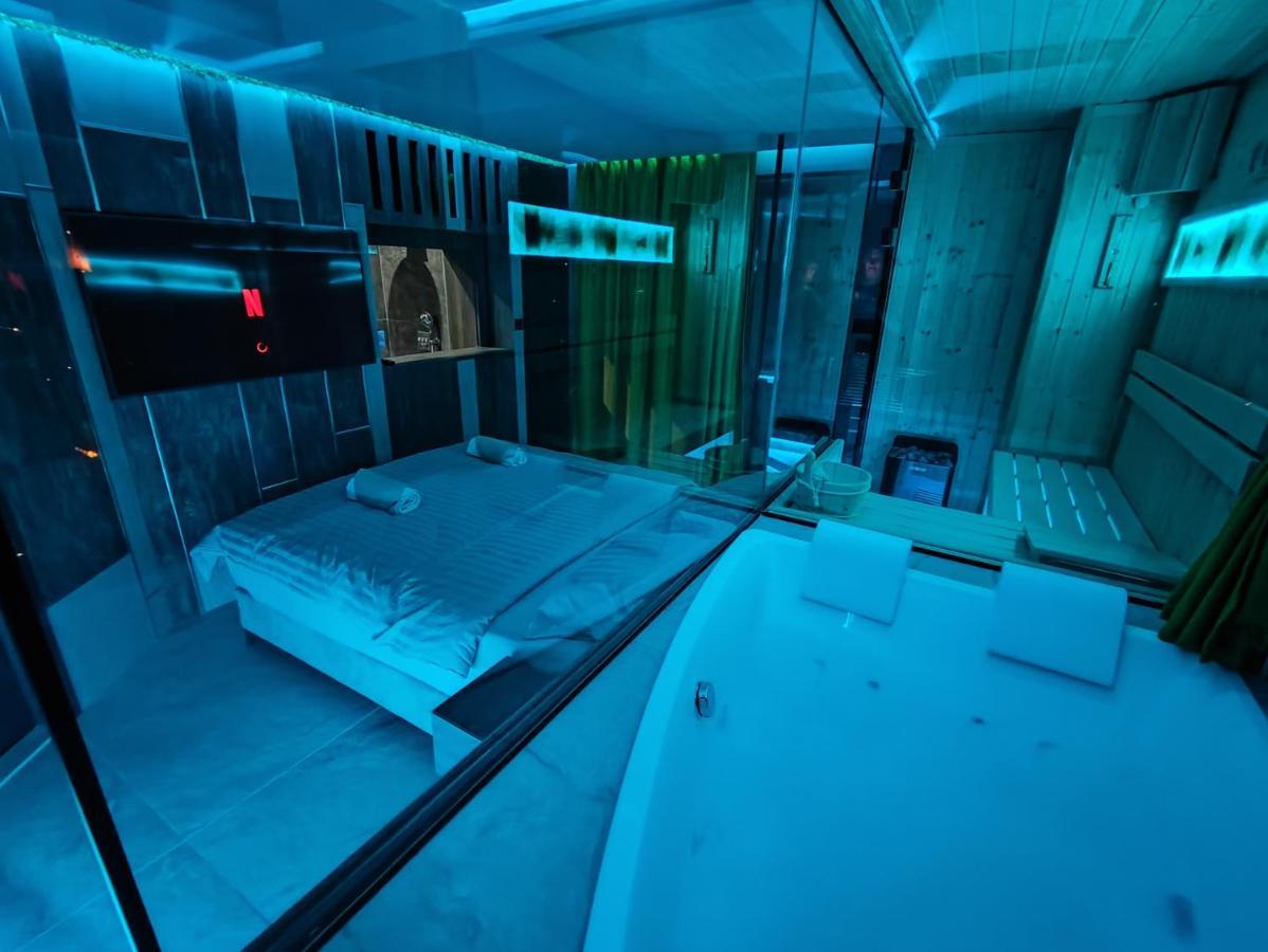Smart Luxury Penthouse Suites - Private Sauna, Hot-Tub, Home Cinema At The Best Location In سكوبجي المظهر الخارجي الصورة