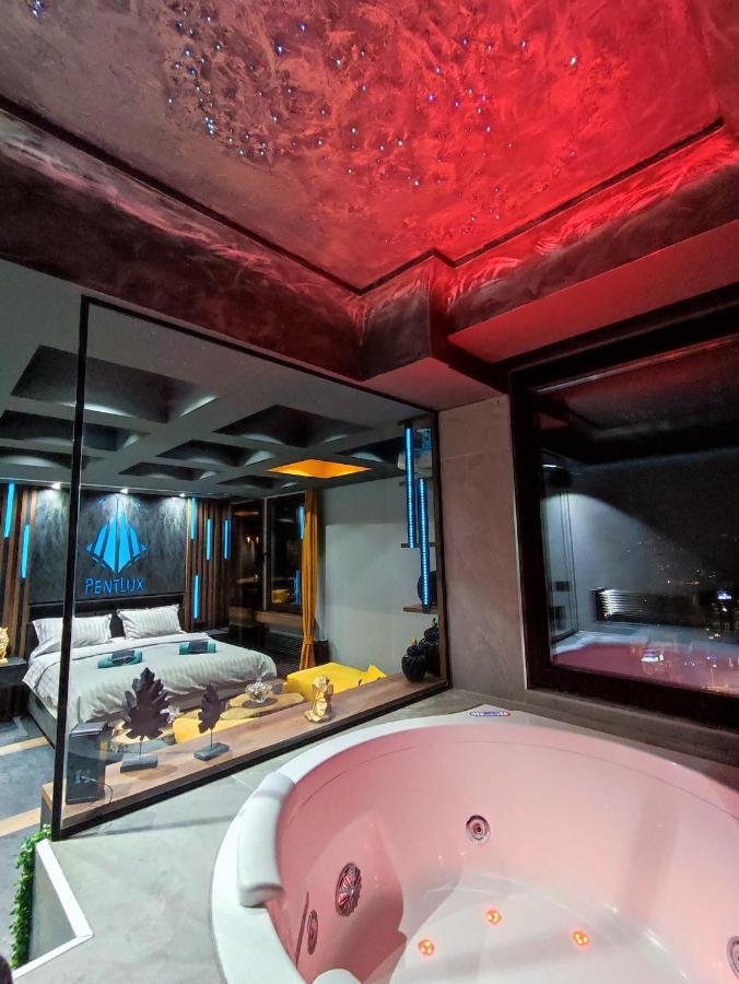 Smart Luxury Penthouse Suites - Private Sauna, Hot-Tub, Home Cinema At The Best Location In سكوبجي المظهر الخارجي الصورة