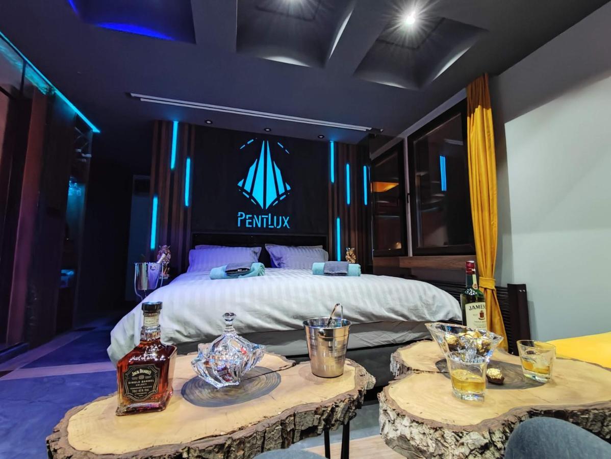 Smart Luxury Penthouse Suites - Private Sauna, Hot-Tub, Home Cinema At The Best Location In سكوبجي المظهر الخارجي الصورة