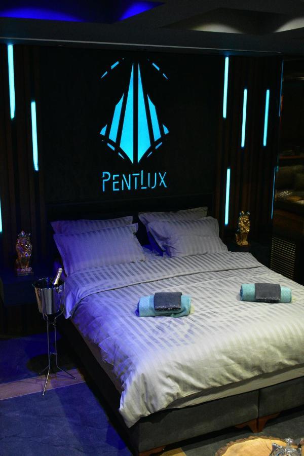 Smart Luxury Penthouse Suites - Private Sauna, Hot-Tub, Home Cinema At The Best Location In سكوبجي المظهر الخارجي الصورة
