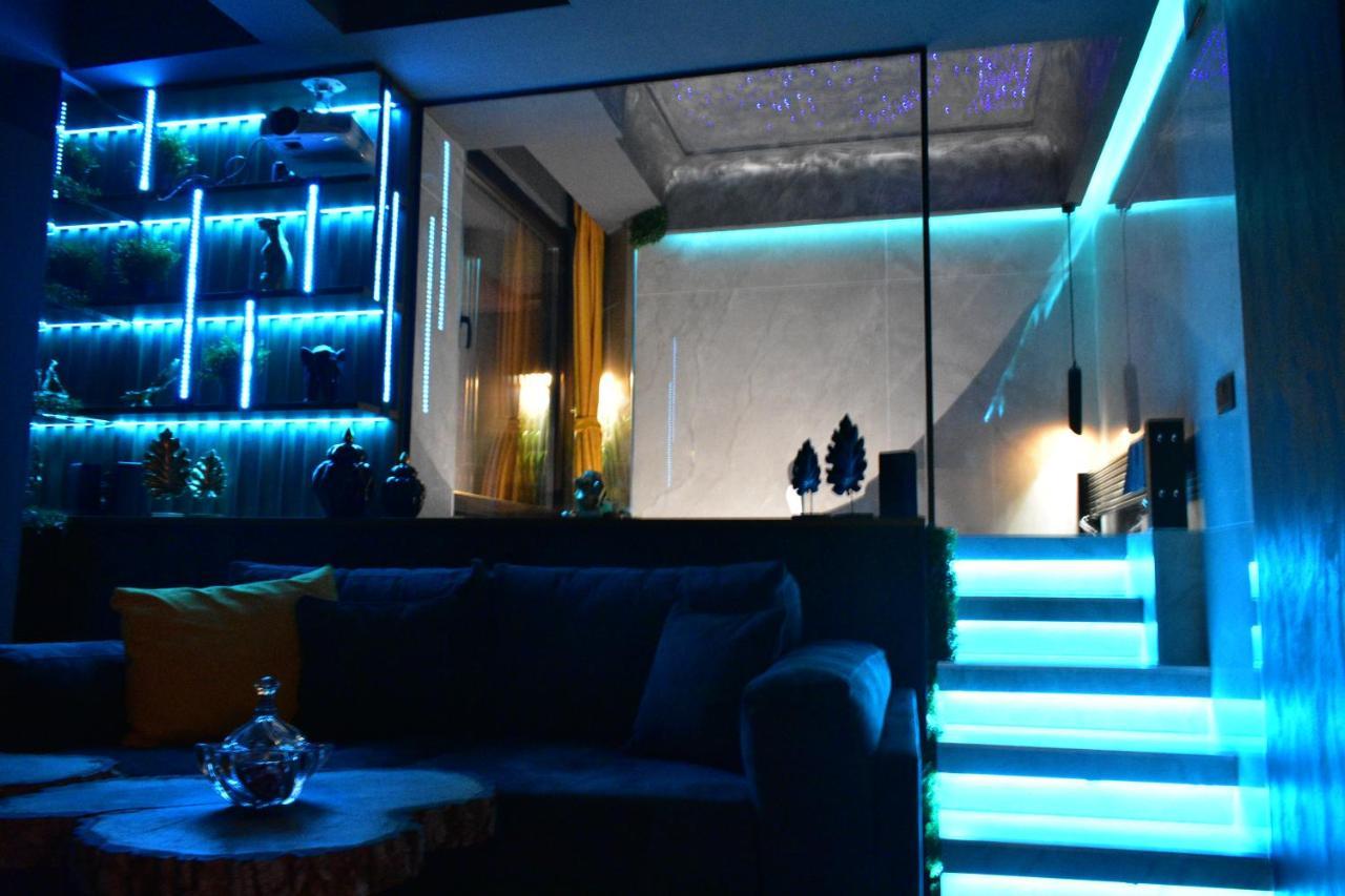 Smart Luxury Penthouse Suites - Private Sauna, Hot-Tub, Home Cinema At The Best Location In سكوبجي المظهر الخارجي الصورة
