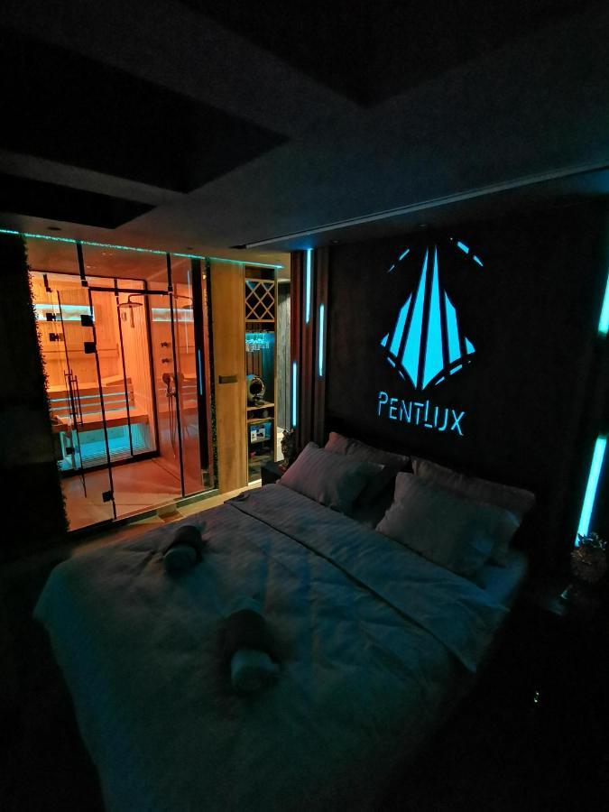 Smart Luxury Penthouse Suites - Private Sauna, Hot-Tub, Home Cinema At The Best Location In سكوبجي المظهر الخارجي الصورة