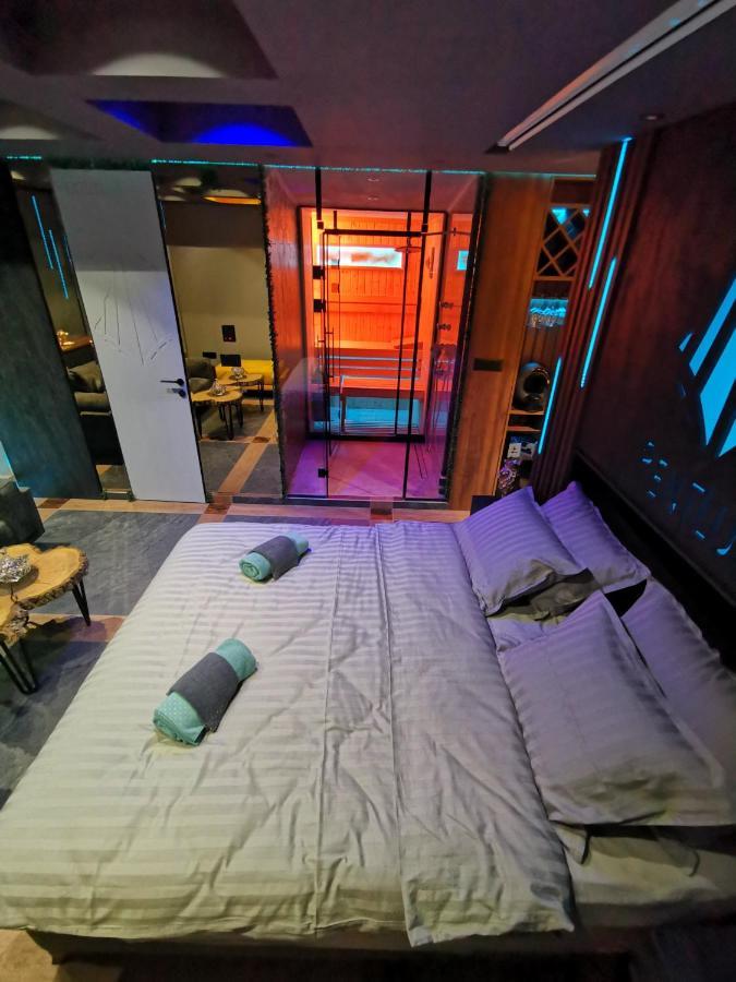 Smart Luxury Penthouse Suites - Private Sauna, Hot-Tub, Home Cinema At The Best Location In سكوبجي المظهر الخارجي الصورة