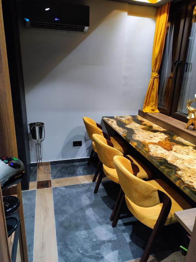 Smart Luxury Penthouse Suites - Private Sauna, Hot-Tub, Home Cinema At The Best Location In سكوبجي المظهر الخارجي الصورة
