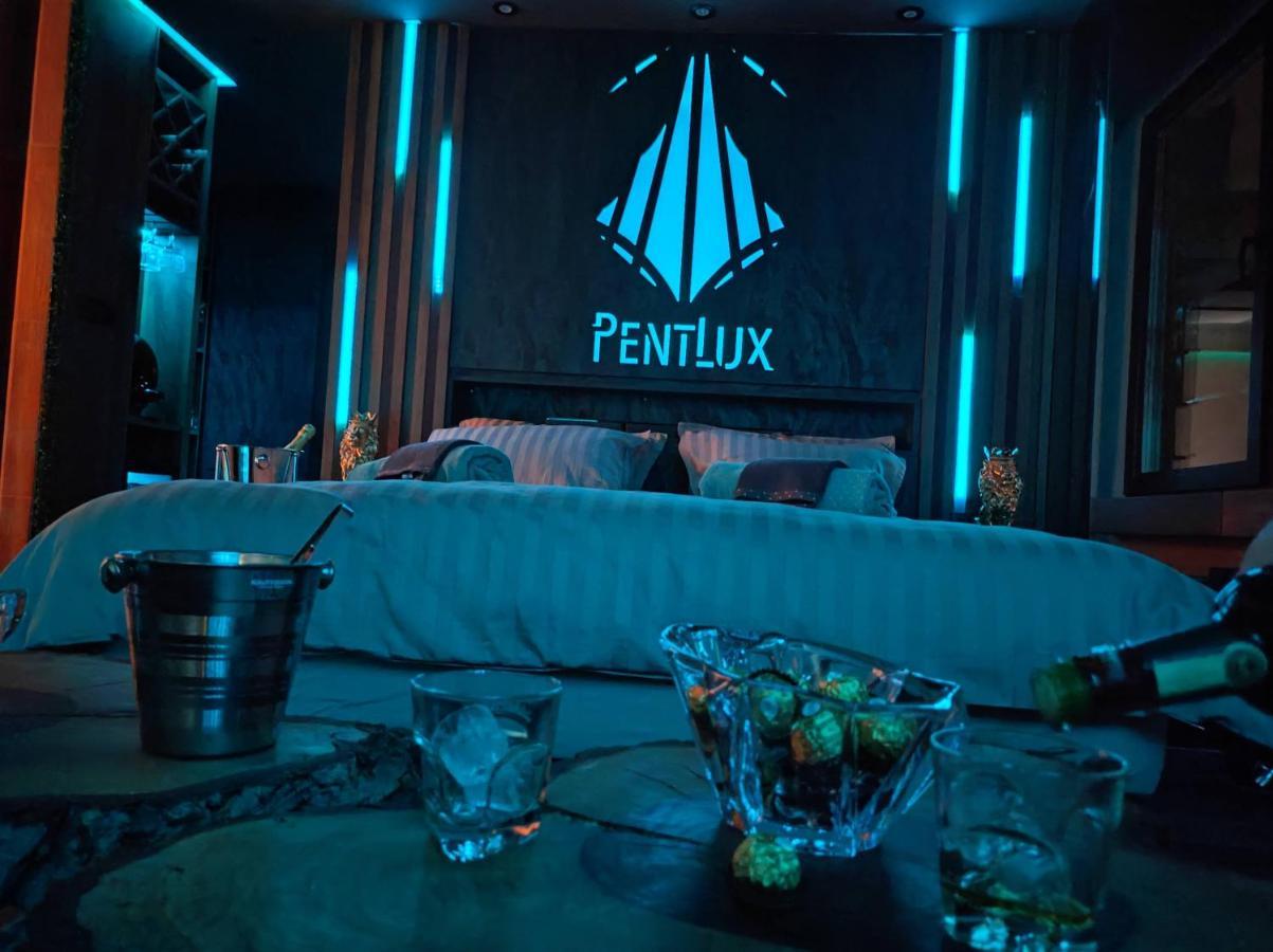 Smart Luxury Penthouse Suites - Private Sauna, Hot-Tub, Home Cinema At The Best Location In سكوبجي المظهر الخارجي الصورة