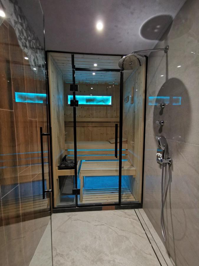 Smart Luxury Penthouse Suites - Private Sauna, Hot-Tub, Home Cinema At The Best Location In سكوبجي المظهر الخارجي الصورة