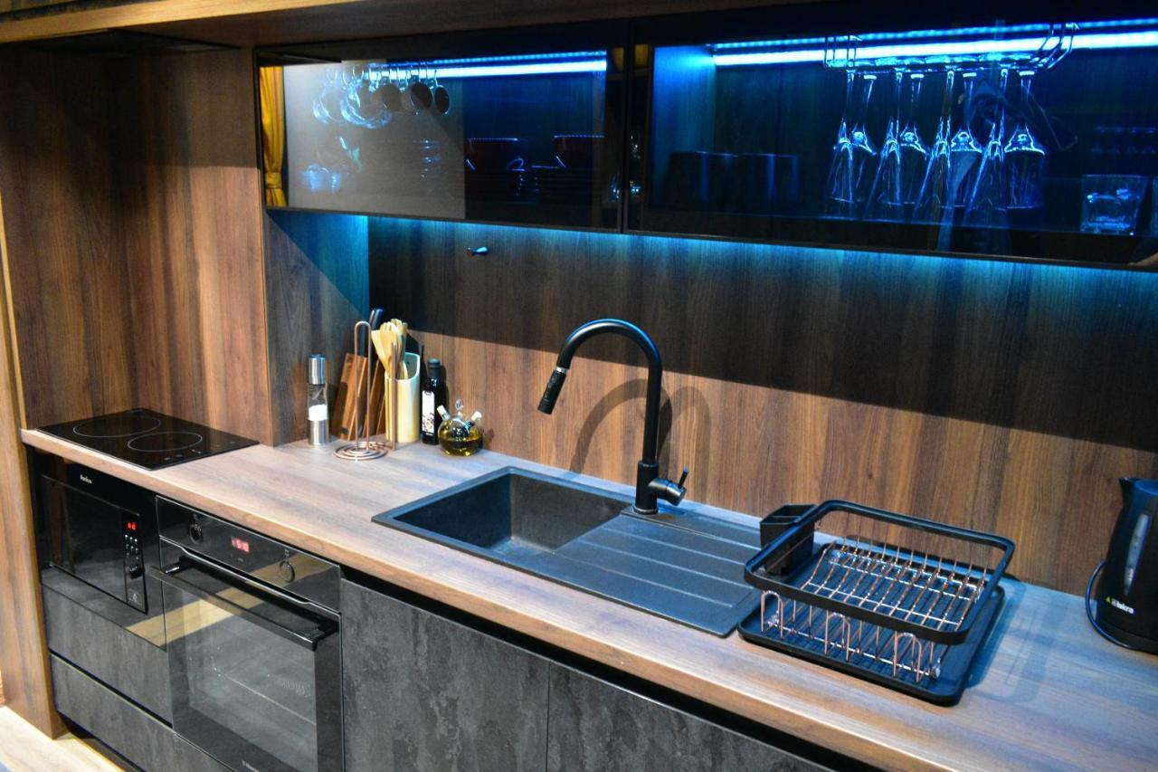 Smart Luxury Penthouse Suites - Private Sauna, Hot-Tub, Home Cinema At The Best Location In سكوبجي المظهر الخارجي الصورة