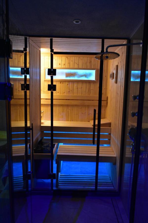 Smart Luxury Penthouse Suites - Private Sauna, Hot-Tub, Home Cinema At The Best Location In سكوبجي المظهر الخارجي الصورة