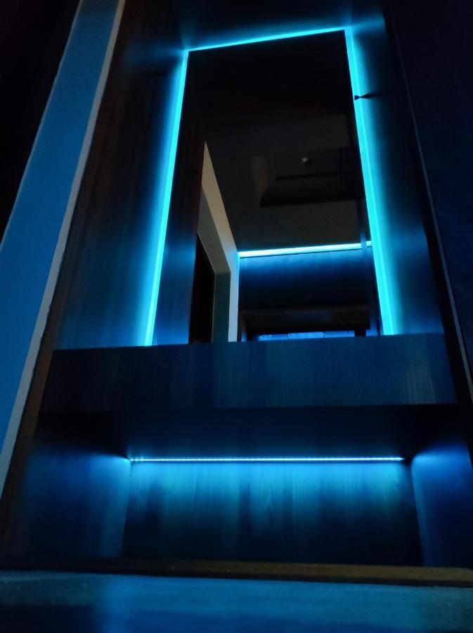 Smart Luxury Penthouse Suites - Private Sauna, Hot-Tub, Home Cinema At The Best Location In سكوبجي المظهر الخارجي الصورة
