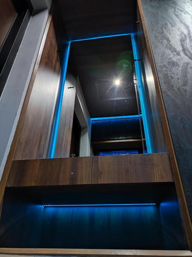 Smart Luxury Penthouse Suites - Private Sauna, Hot-Tub, Home Cinema At The Best Location In سكوبجي المظهر الخارجي الصورة