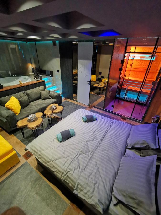 Smart Luxury Penthouse Suites - Private Sauna, Hot-Tub, Home Cinema At The Best Location In سكوبجي المظهر الخارجي الصورة