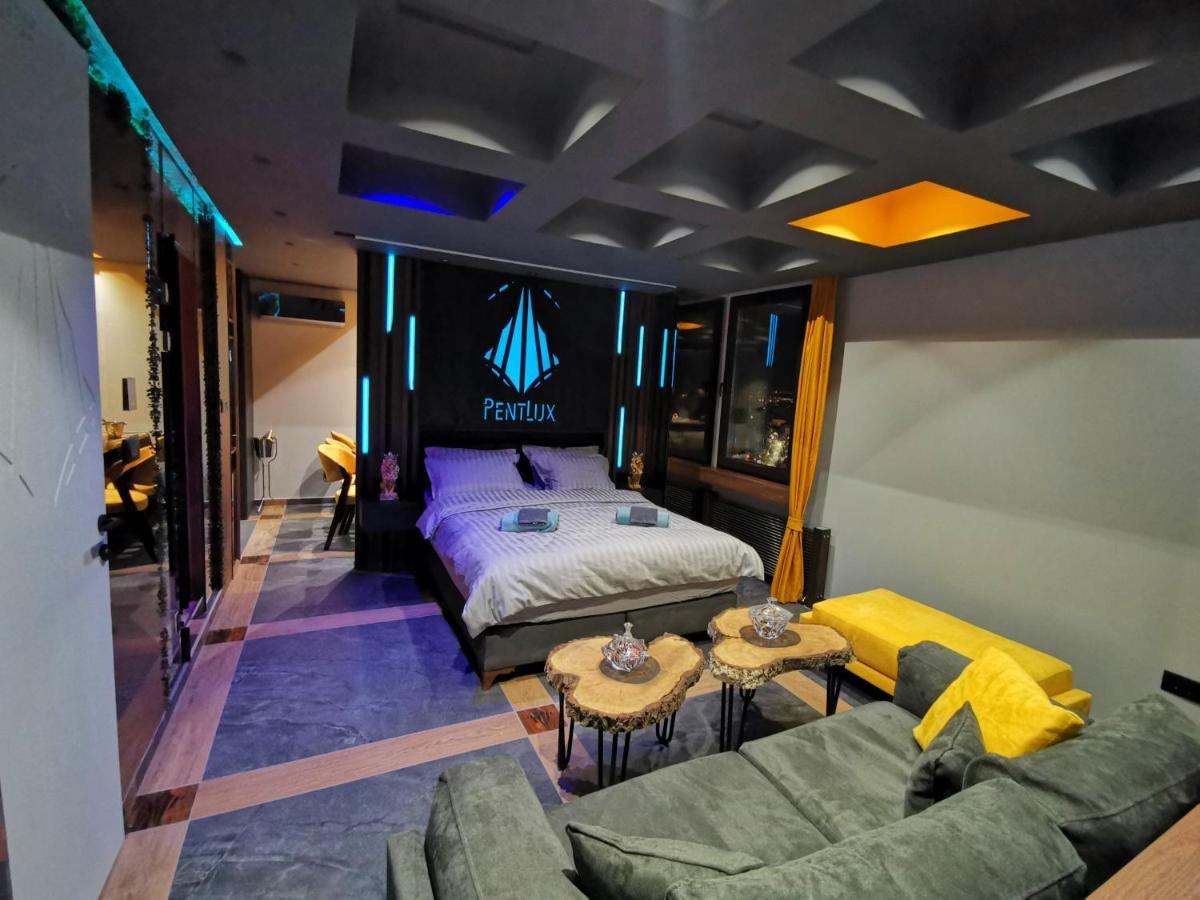 Smart Luxury Penthouse Suites - Private Sauna, Hot-Tub, Home Cinema At The Best Location In سكوبجي المظهر الخارجي الصورة