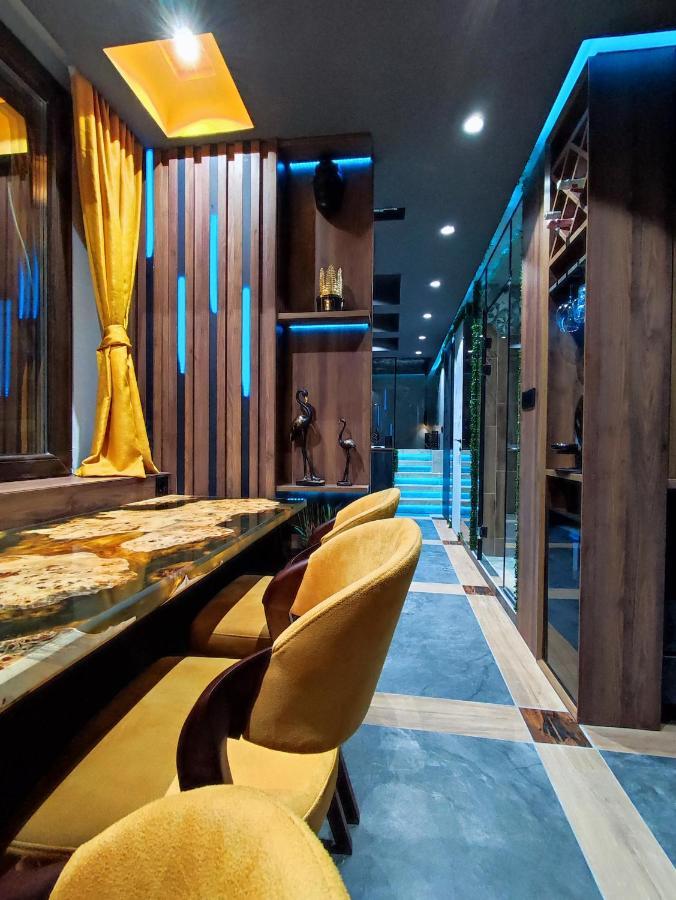 Smart Luxury Penthouse Suites - Private Sauna, Hot-Tub, Home Cinema At The Best Location In سكوبجي المظهر الخارجي الصورة