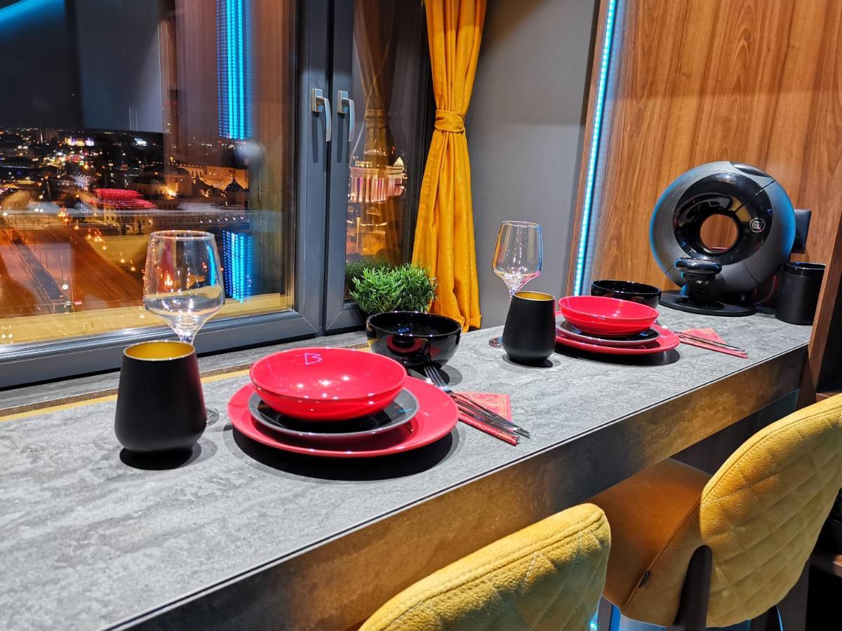 Smart Luxury Penthouse Suites - Private Sauna, Hot-Tub, Home Cinema At The Best Location In سكوبجي المظهر الخارجي الصورة
