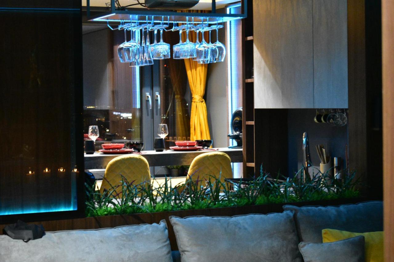 Smart Luxury Penthouse Suites - Private Sauna, Hot-Tub, Home Cinema At The Best Location In سكوبجي المظهر الخارجي الصورة