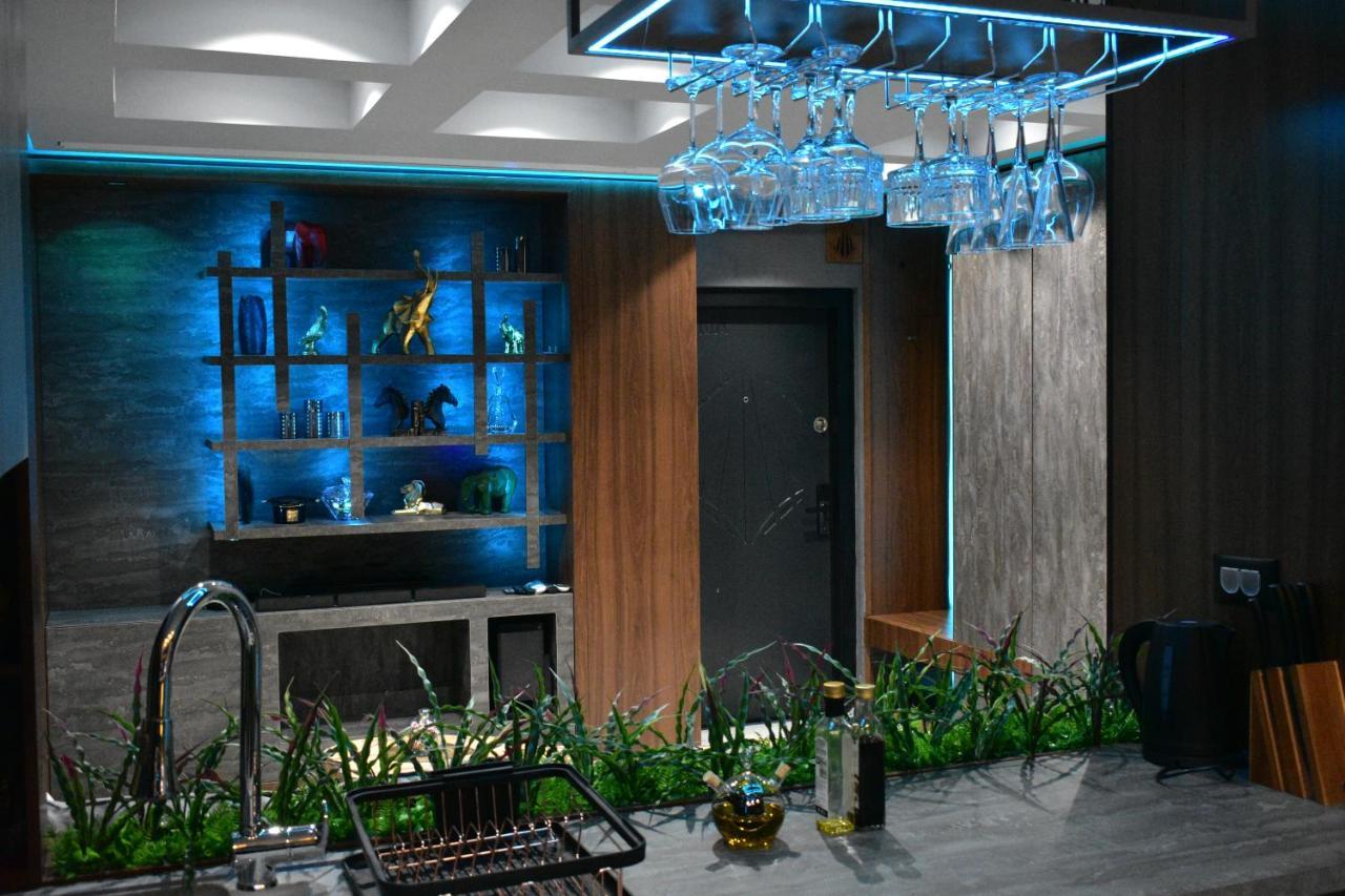 Smart Luxury Penthouse Suites - Private Sauna, Hot-Tub, Home Cinema At The Best Location In سكوبجي المظهر الخارجي الصورة