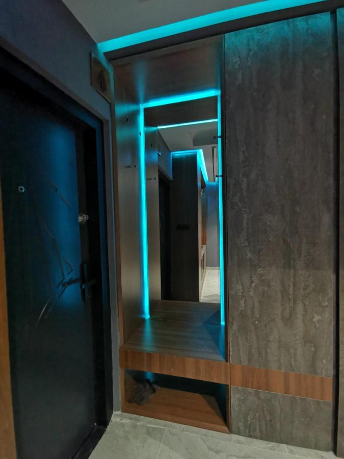 Smart Luxury Penthouse Suites - Private Sauna, Hot-Tub, Home Cinema At The Best Location In سكوبجي المظهر الخارجي الصورة