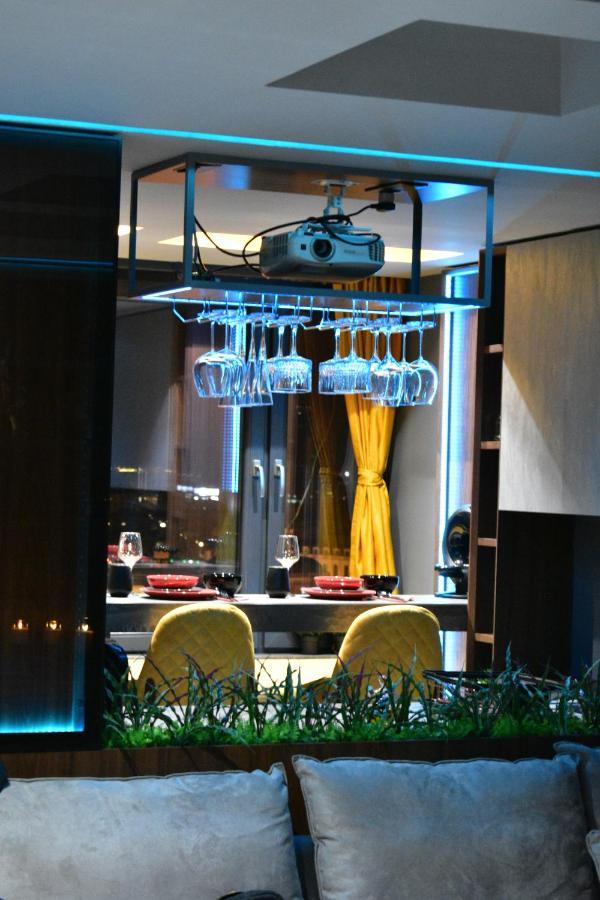 Smart Luxury Penthouse Suites - Private Sauna, Hot-Tub, Home Cinema At The Best Location In سكوبجي المظهر الخارجي الصورة