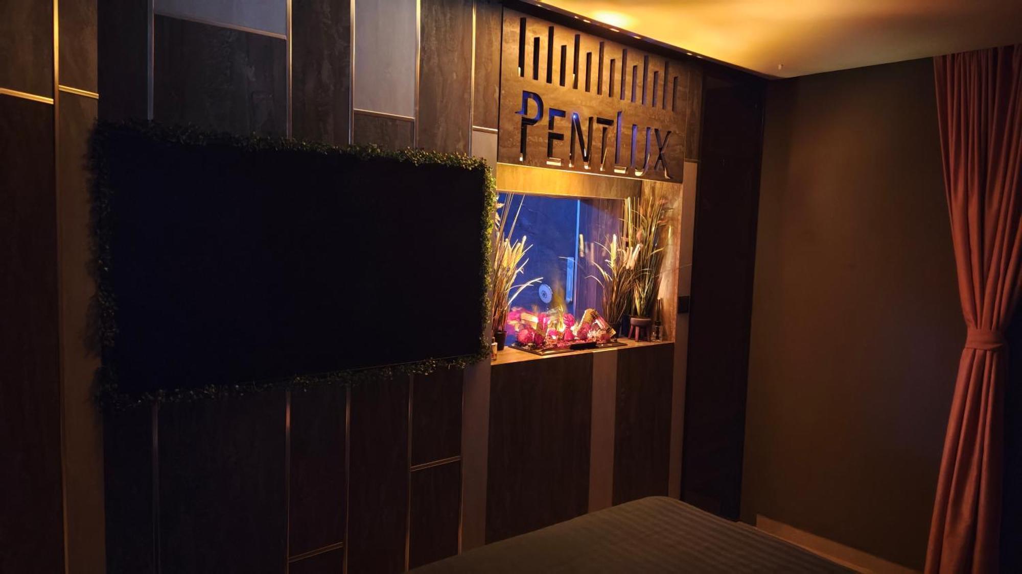 Smart Luxury Penthouse Suites - Private Sauna, Hot-Tub, Home Cinema At The Best Location In سكوبجي المظهر الخارجي الصورة