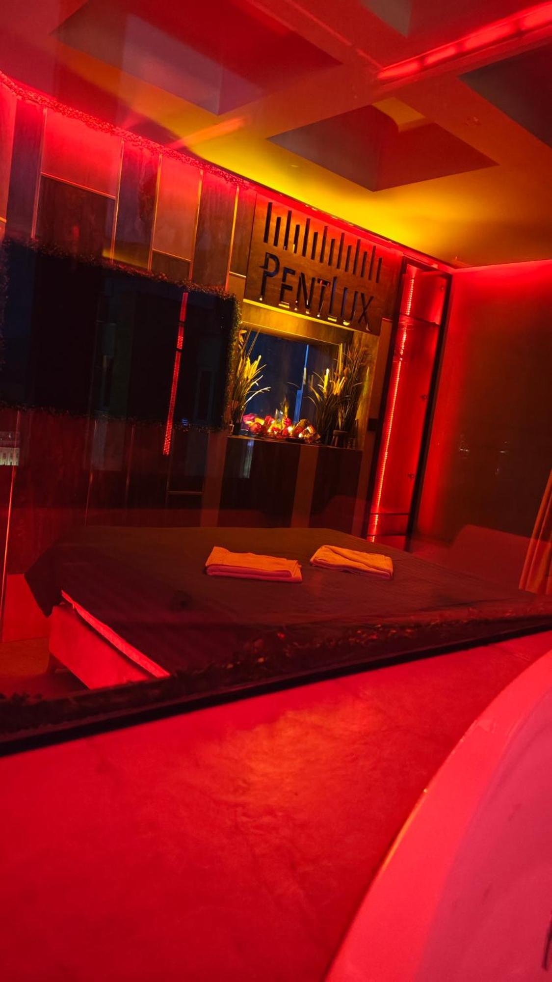 Smart Luxury Penthouse Suites - Private Sauna, Hot-Tub, Home Cinema At The Best Location In سكوبجي المظهر الخارجي الصورة
